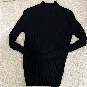 Tahari Black Ribbed Long Sleeve Mockneck Top